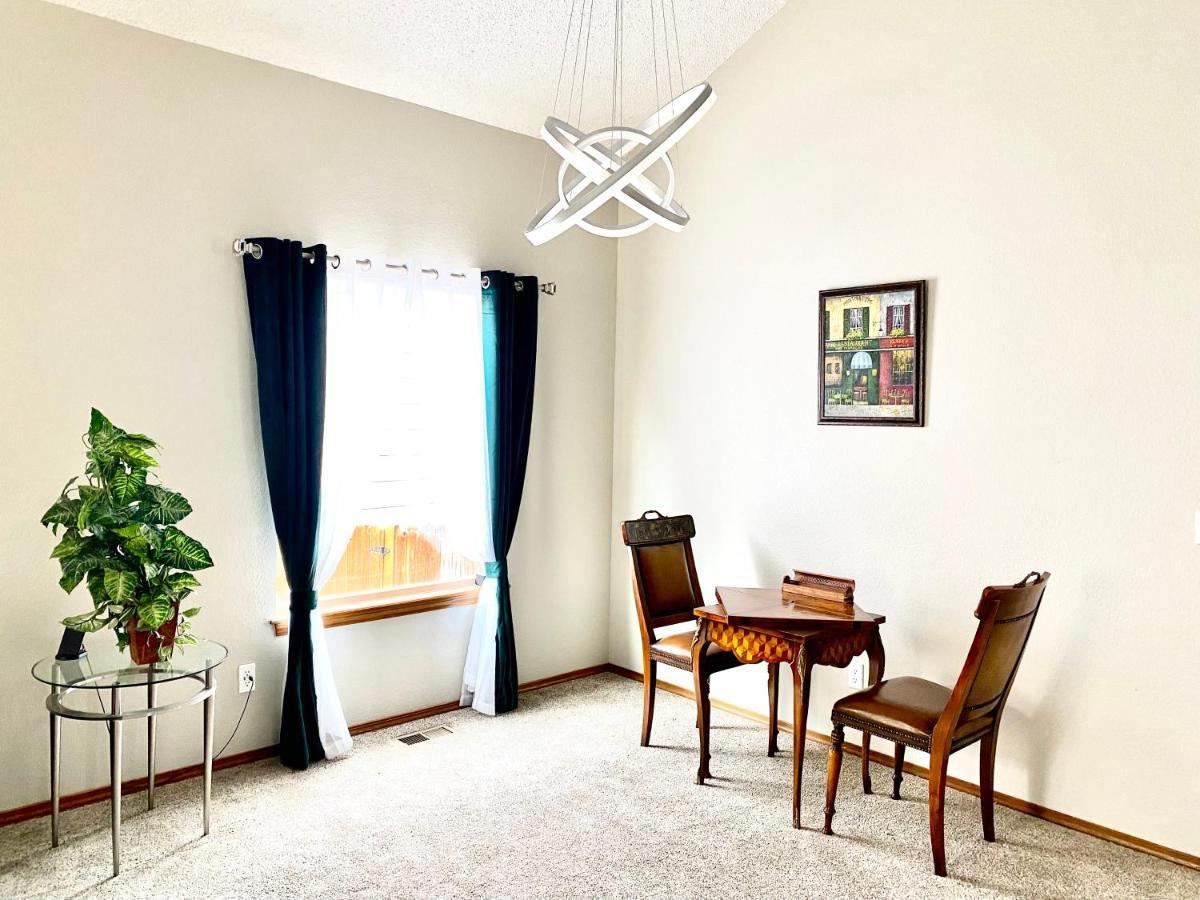 Artsy Home Close To Usafa With Fireplace And Patio Colorado Springs Exteriér fotografie